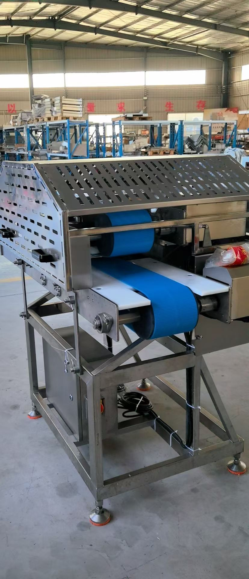Fresh chicken breast horizontal slicer, spine and waist layering and slicing machine, chicken cutlet