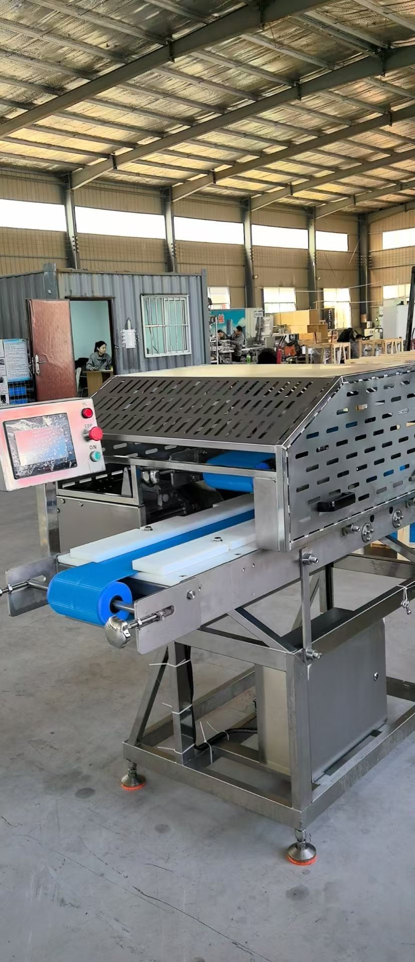 Fresh chicken breast horizontal slicer, spine and waist layering and slicing machine, chicken cutlet